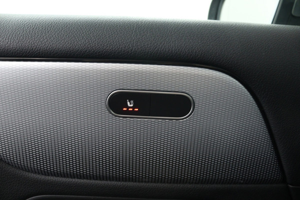 Mercedes-Benz GLA 180 Business Solution (STOELVERWARMING, CAMERA, CRUISE CONTROL, PARKEERSENSOREN)