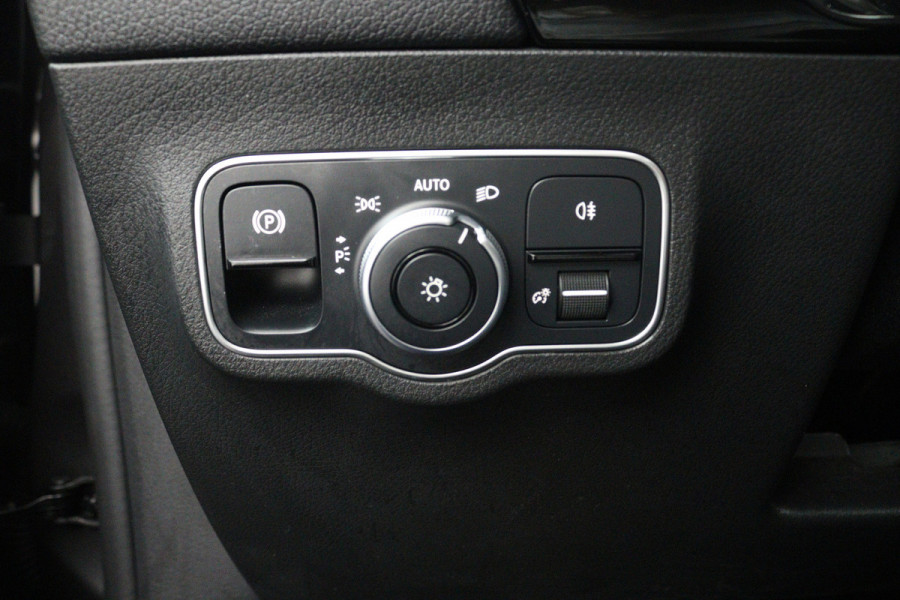 Mercedes-Benz GLA 180 Business Solution (STOELVERWARMING, CAMERA, CRUISE CONTROL, PARKEERSENSOREN)