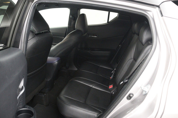 Toyota C-HR 2.0 Hybrid Bi-Tone (SFEERVERLICHTING, STOELVERWARMING, ACHTERUITRIJCAMERA, PARKEERSENSOREN)