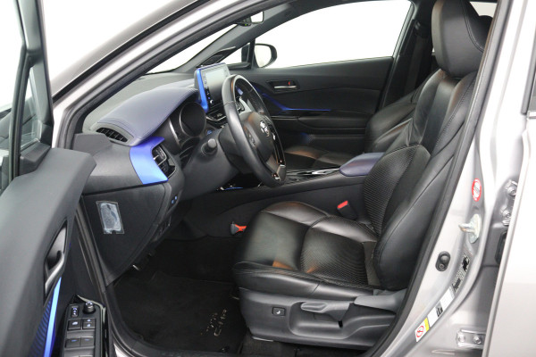 Toyota C-HR 2.0 Hybrid Bi-Tone (SFEERVERLICHTING, STOELVERWARMING, ACHTERUITRIJCAMERA, PARKEERSENSOREN)