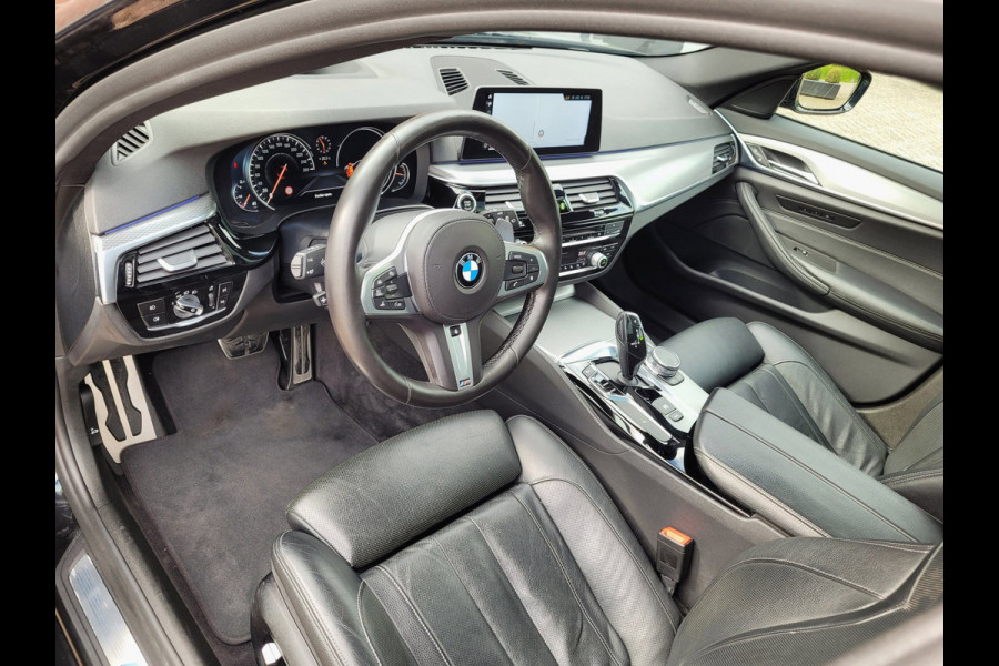 BMW 5 Serie Touring 540i xDrive M-sport Pano VOL!