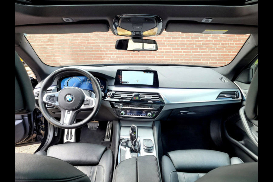 BMW 5 Serie Touring 540i xDrive M-sport Pano VOL!