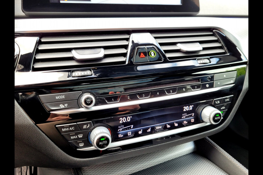 BMW 5 Serie Touring 540i xDrive M-sport Pano VOL!