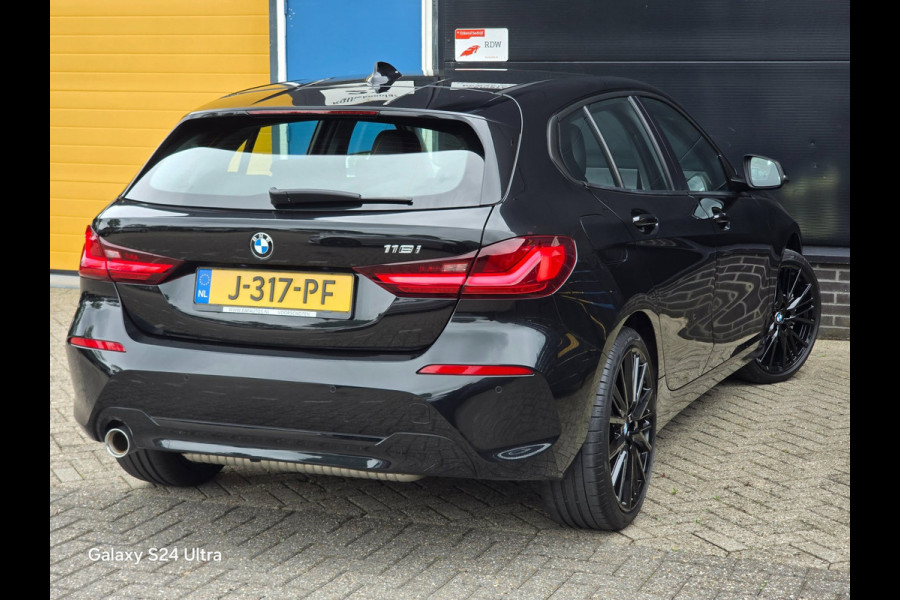 BMW 1-serie 118i High Executive Edition / Aut / NAP / Dig Cockpit / Navi / Leder / Cruise Control / Led / Pdc / Nette Staat