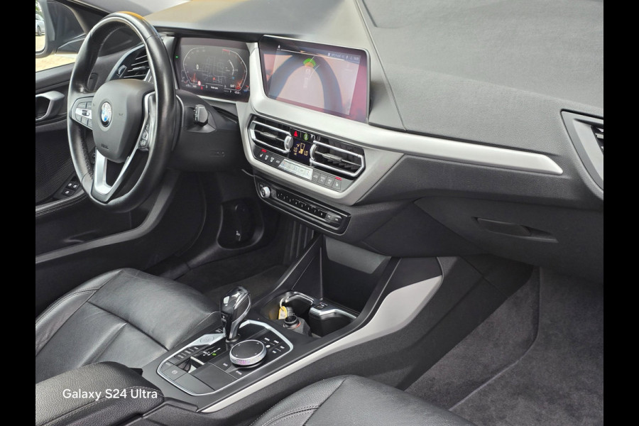 BMW 1-serie 118i High Executive Edition / Aut / NAP / Dig Cockpit / Navi / Leder / Cruise Control / Led / Pdc / Nette Staat