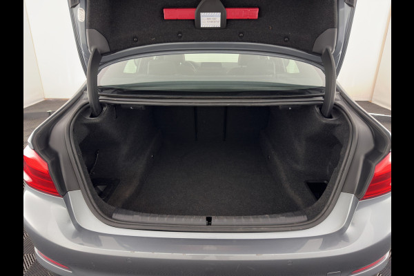 BMW 5 Serie 520i Executive Edition Sportline Aut. *LEATHER-FABRIC | FULL-LED | DIGI-COCKIT | KEYLESS | NAVI-FULLMAP | HEATED-SPORTSEATS | PRIVACY-GLASS | AMBIENTLIGHT | ECC | CARPLAY | PDC | TOWBAR | 18"ALU*