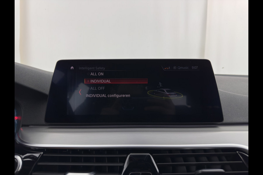 BMW 5 Serie 520i Executive Edition Sportline Aut. *LEATHER-FABRIC | FULL-LED | DIGI-COCKIT | KEYLESS | NAVI-FULLMAP | HEATED-SPORTSEATS | PRIVACY-GLASS | AMBIENTLIGHT | ECC | CARPLAY | PDC | TOWBAR | 18"ALU*