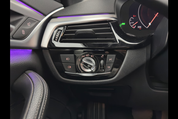 BMW 5 Serie 520i Executive Edition Sportline Aut. *LEATHER-FABRIC | FULL-LED | DIGI-COCKIT | KEYLESS | NAVI-FULLMAP | HEATED-SPORTSEATS | PRIVACY-GLASS | AMBIENTLIGHT | ECC | CARPLAY | PDC | TOWBAR | 18"ALU*