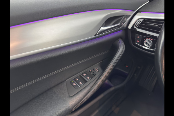 BMW 5 Serie 520i Executive Edition Sportline Aut. *LEATHER-FABRIC | FULL-LED | DIGI-COCKIT | KEYLESS | NAVI-FULLMAP | HEATED-SPORTSEATS | PRIVACY-GLASS | AMBIENTLIGHT | ECC | CARPLAY | PDC | TOWBAR | 18"ALU*