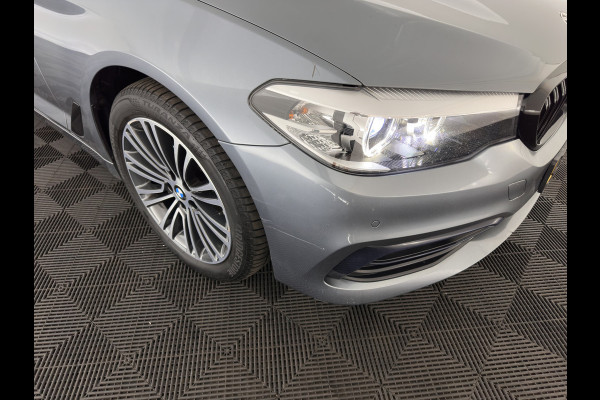 BMW 5 Serie 520i Executive Edition Sportline Aut. *LEATHER-FABRIC | FULL-LED | DIGI-COCKIT | KEYLESS | NAVI-FULLMAP | HEATED-SPORTSEATS | PRIVACY-GLASS | AMBIENTLIGHT | ECC | CARPLAY | PDC | TOWBAR | 18"ALU*