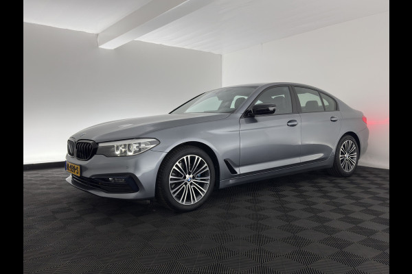 BMW 5 Serie 520i Executive Edition Sportline Aut. *LEATHER-FABRIC | FULL-LED | DIGI-COCKIT | KEYLESS | NAVI-FULLMAP | HEATED-SPORTSEATS | PRIVACY-GLASS | AMBIENTLIGHT | ECC | CARPLAY | PDC | TOWBAR | 18"ALU*