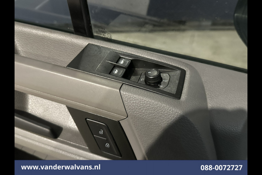 Volkswagen Crafter 2.0 TDI 141pk L3H3 L2H2 Euro6 Airco | Camera | Apple Carplay | Cruisecontrol | Chauffeursstoel Android Auto, Massagestoel, 2800kg trekvermogen