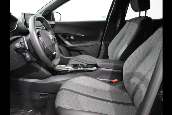 Peugeot 2008 1.2 Allure 136pk Hybrid Automaat Camera 360 Climate control Cruise control Adaptive Stoelverwarming Parkeersensoren Navigatie Apple Carplay/ Android Auto Lichtmetalen velgen Led