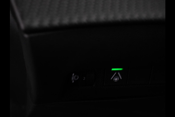 Peugeot 2008 1.2 Allure 136pk Hybrid Automaat Camera 360 Climate control Cruise control Adaptive Stoelverwarming Parkeersensoren Navigatie Apple Carplay/ Android Auto Lichtmetalen velgen Led