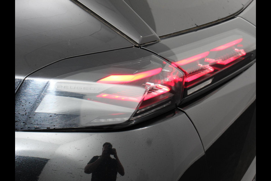 Peugeot 2008 1.2 Allure 136pk Hybrid Automaat Camera 360 Climate control Cruise control Adaptive Stoelverwarming Parkeersensoren Navigatie Apple Carplay/ Android Auto Lichtmetalen velgen Led