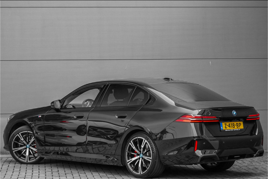 BMW 5 Serie 530e M-Sport Pro Pano Iconic Glow H/K Camera 20"
