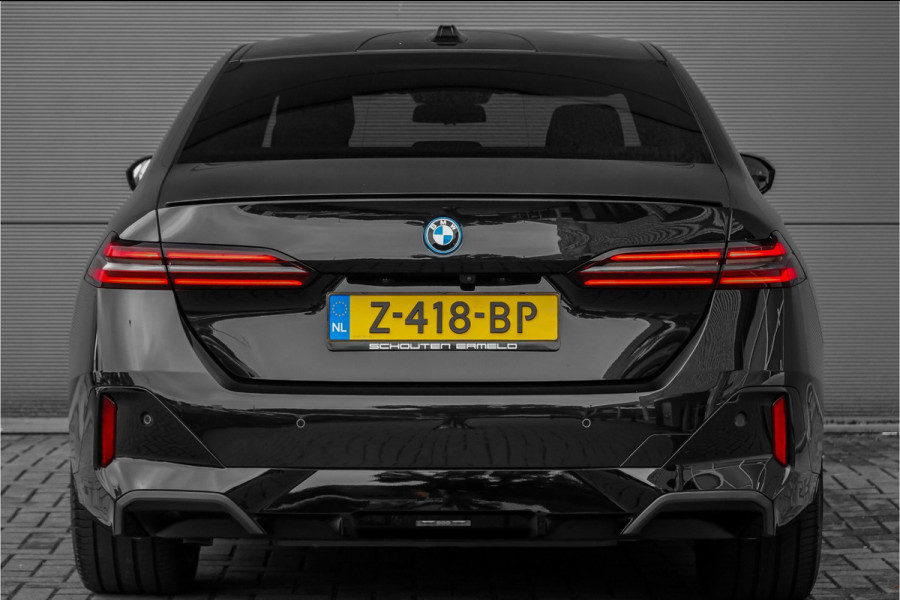 BMW 5 Serie 530e M-Sport Pro Pano Iconic Glow H/K Camera 20"