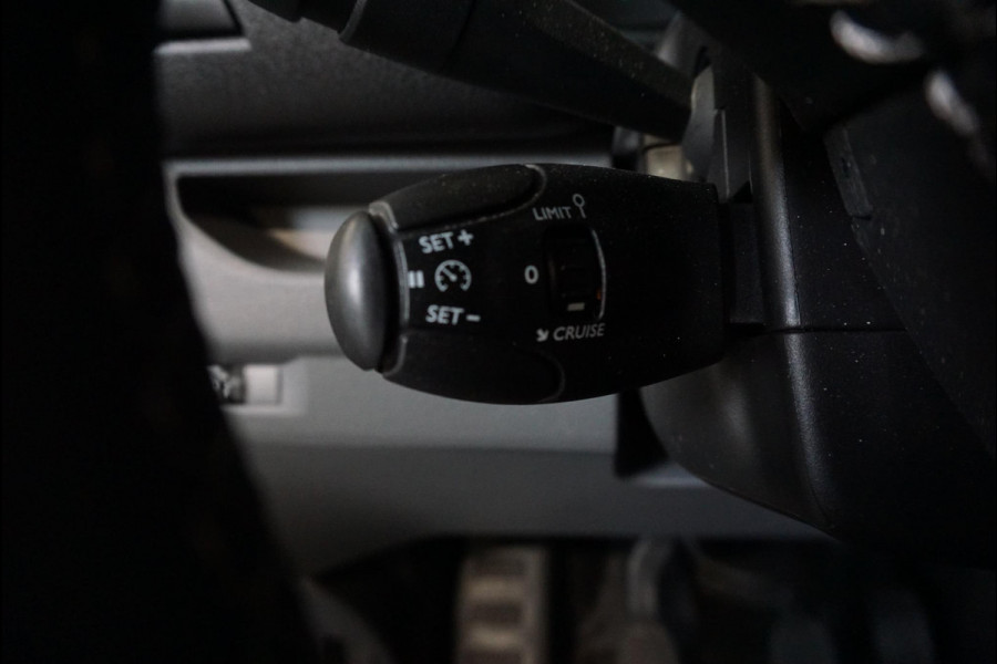 Opel Vivaro 1.5 CDTI L3H1 Edition Dubbele Cabine Airco Navigatie Bluetooth Parkeersensoren Camera Trekhaak