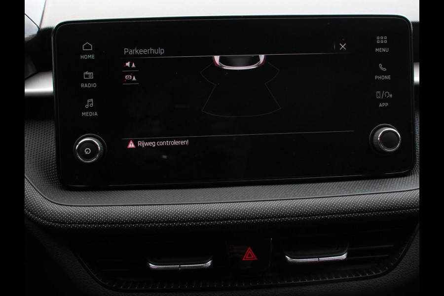 Škoda Fabia 1.0 TSI 110pk Automaat Selection Climate control Adaptieve cruise control Lane assist Parkeersensoren achter Stuurverwarming Stoel verwarming Apple Carplay/ Android Auto