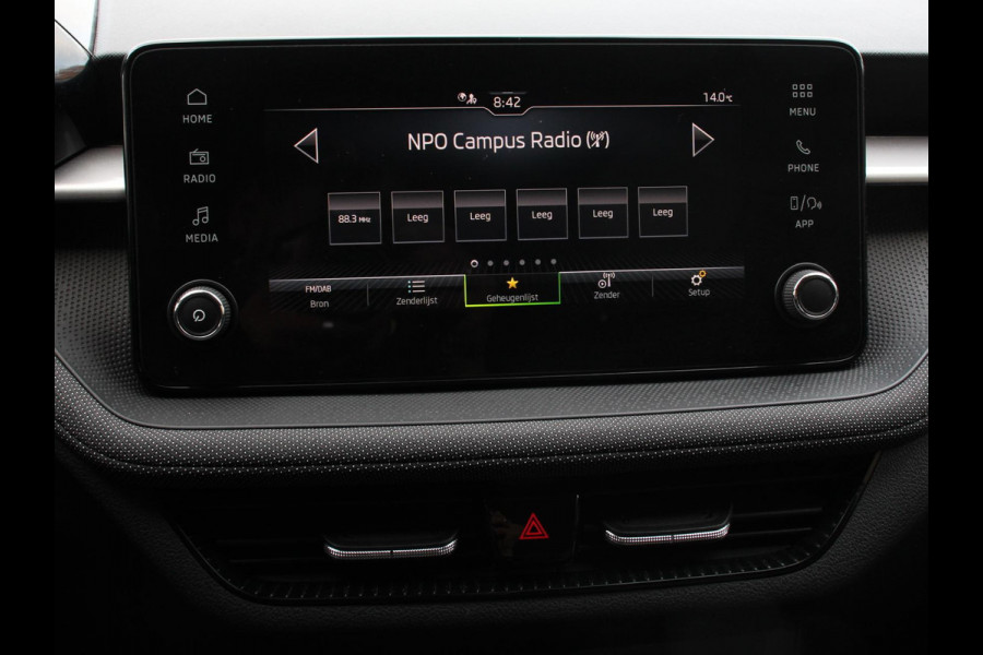 Škoda Fabia 1.0 TSI 110pk Automaat Selection Climate control Adaptieve cruise control Lane assist Parkeersensoren achter Stuurverwarming Stoel verwarming Apple Carplay/ Android Auto