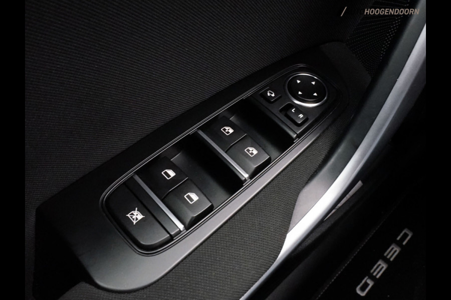 Kia Ceed 1.5 T-GDi MHEV DynamicLine Sport (AUTOMAAT,APPLE CARPLAY,LED,CAMERA,LANE ASSIST,PARKEERSENSOREN,ADAPTIVE CRUISE,TREKHAAK)