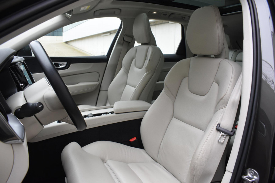 Volvo XC60 T6 340PK Automaat Plug-in Hybrid AWD Inscription / Navigatie / Elektrisch glazen schuif-kanteldak / Leder Blond / Elektrische achterklep / Cruise control