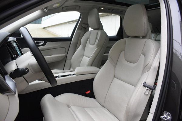 Volvo XC60 T6 340PK Automaat Plug-in Hybrid AWD Inscription / Navigatie / Elektrisch glazen schuif-kanteldak / Leder Blond / Elektrische achterklep / Cruise control