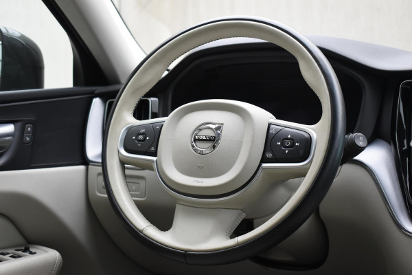 Volvo XC60 T6 340PK Automaat Plug-in Hybrid AWD Inscription / Navigatie / Elektrisch glazen schuif-kanteldak / Leder Blond / Elektrische achterklep / Cruise control