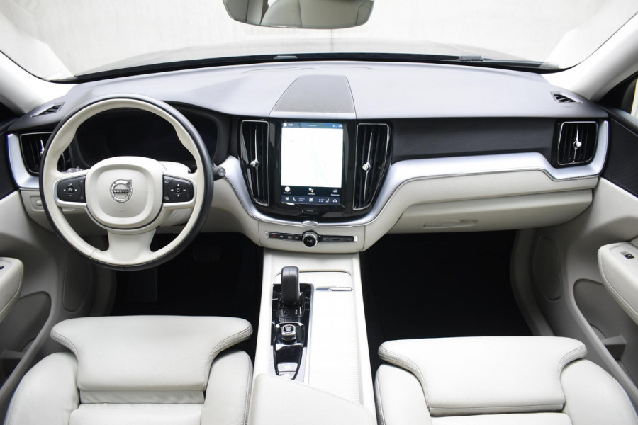 Volvo XC60 T6 340PK Automaat Plug-in Hybrid AWD Inscription / Navigatie / Elektrisch glazen schuif-kanteldak / Leder Blond / Elektrische achterklep / Cruise control