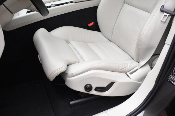 Volvo XC60 T6 340PK Automaat Plug-in Hybrid AWD Inscription / Navigatie / Elektrisch glazen schuif-kanteldak / Leder Blond / Elektrische achterklep / Cruise control