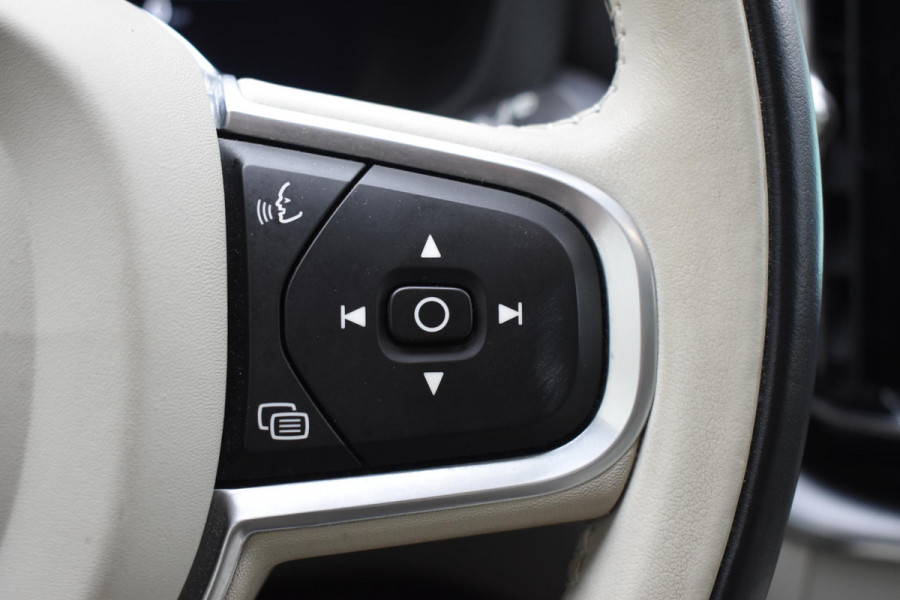 Volvo XC60 T6 340PK Automaat Plug-in Hybrid AWD Inscription / Navigatie / Elektrisch glazen schuif-kanteldak / Leder Blond / Elektrische achterklep / Cruise control