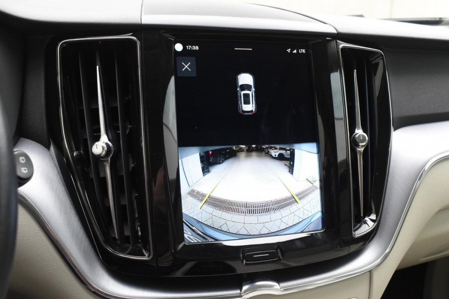 Volvo XC60 T6 340PK Automaat Plug-in Hybrid AWD Inscription / Navigatie / Elektrisch glazen schuif-kanteldak / Leder Blond / Elektrische achterklep / Cruise control