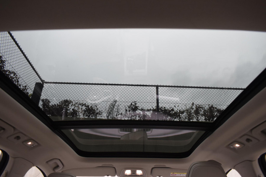 Volvo XC60 T6 340PK Automaat Plug-in Hybrid AWD Inscription / Navigatie / Elektrisch glazen schuif-kanteldak / Leder Blond / Elektrische achterklep / Cruise control