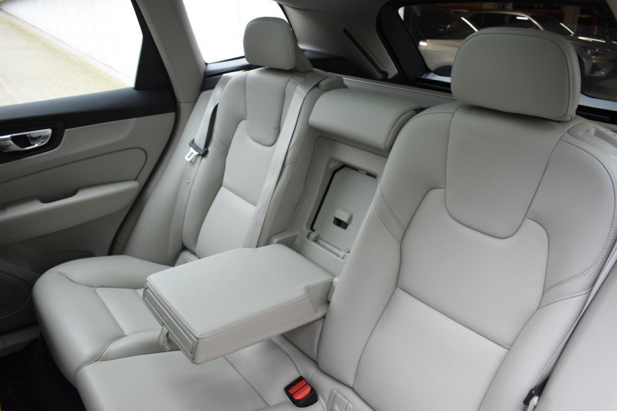 Volvo XC60 T6 340PK Automaat Plug-in Hybrid AWD Inscription / Navigatie / Elektrisch glazen schuif-kanteldak / Leder Blond / Elektrische achterklep / Cruise control
