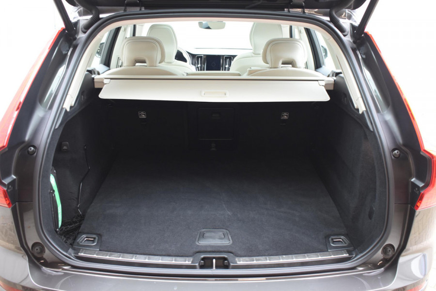 Volvo XC60 T6 340PK Automaat Plug-in Hybrid AWD Inscription / Navigatie / Elektrisch glazen schuif-kanteldak / Leder Blond / Elektrische achterklep / Cruise control