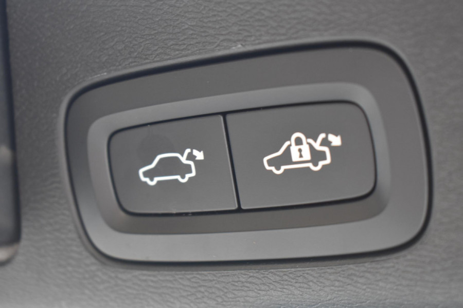Volvo XC60 T6 340PK Automaat Plug-in Hybrid AWD Inscription / Navigatie / Elektrisch glazen schuif-kanteldak / Leder Blond / Elektrische achterklep / Cruise control