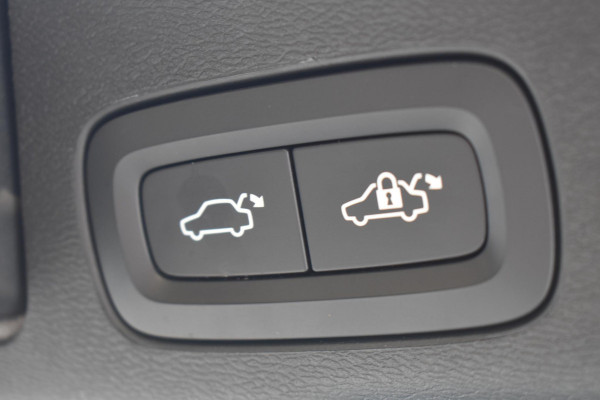 Volvo XC60 T6 340PK Automaat Plug-in Hybrid AWD Inscription / Navigatie / Elektrisch glazen schuif-kanteldak / Leder Blond / Elektrische achterklep / Cruise control