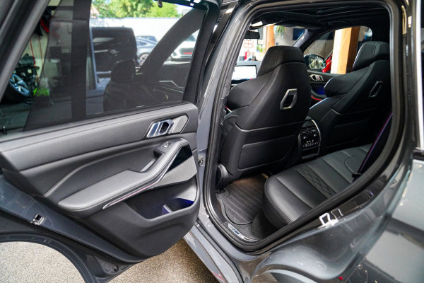BMW X5 XDrive50e High Executive | X5M Kuipstoelen | Driving assistant Prof | HuD | Dravit Grau | Luchtvering | Stoelverkoeling |