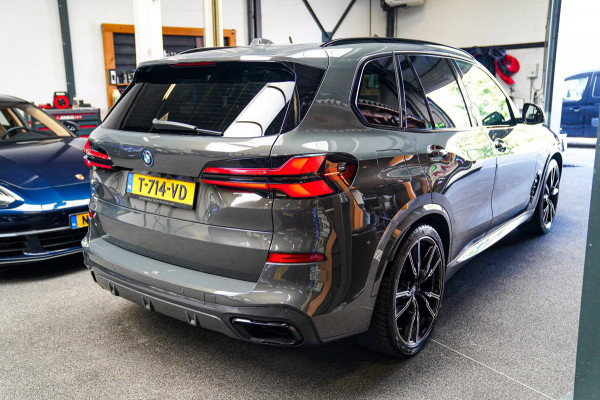 BMW X5 XDrive50e High Executive | X5M Kuipstoelen | Driving assistant Prof | HuD | Dravit Grau | Luchtvering | Stoelverkoeling |
