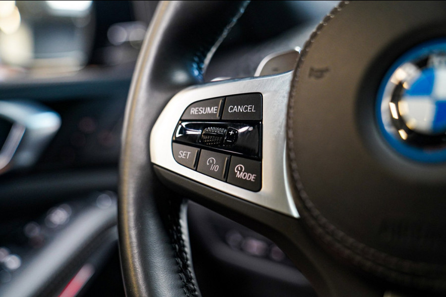 BMW X5 XDrive50e High Executive | X5M Kuipstoelen | Driving assistant Prof | HuD | Dravit Grau | Luchtvering | Stoelverkoeling |