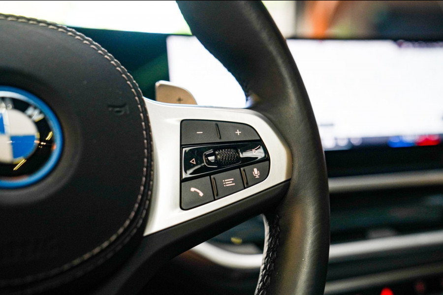BMW X5 XDrive50e High Executive | X5M Kuipstoelen | Driving assistant Prof | HuD | Dravit Grau | Luchtvering | Stoelverkoeling |