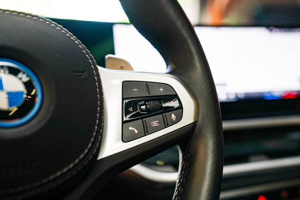 BMW X5 XDrive50e High Executive | X5M Kuipstoelen | Driving assistant Prof | HuD | Dravit Grau | Luchtvering | Stoelverkoeling |