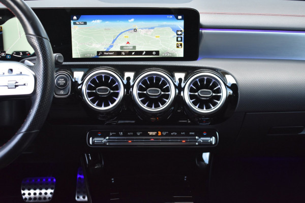 Mercedes-Benz CLA-Klasse 180 AMG NIGHT | SFEERVERLICHTING | CAMERA | APPLE CARPLAY | ANDROID AUTO | NAP