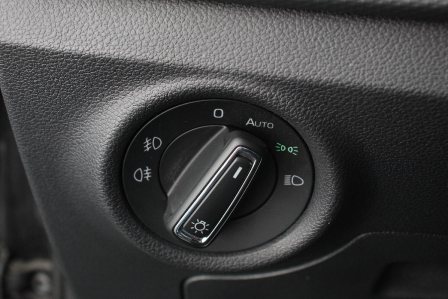 Škoda Kamiq 1.0 TSI 110pk Automaat Life Skoda Kamiq 1.0 TSI 110pk DSG Life | Navigatie | Apple Carplay/Android Auto | Airco | Dab | Led | Adaptive Cruise Control | Verwarmde voorstoelen