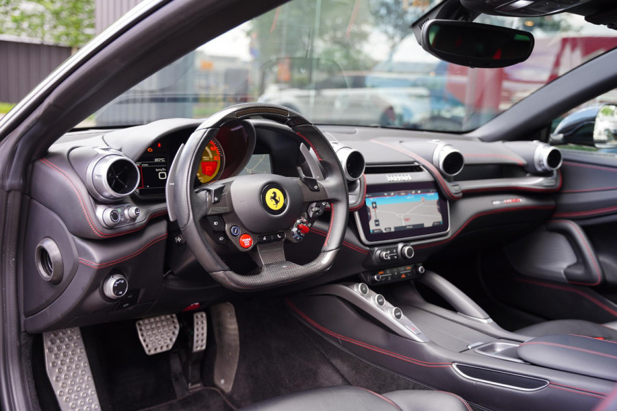 Ferrari GTC4 Lusso T 3.9 V8 / Atelier Car / Passenger Display