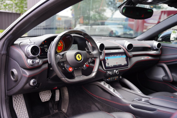 Ferrari GTC4 Lusso T 3.9 V8 / Atelier Car / Passenger Display