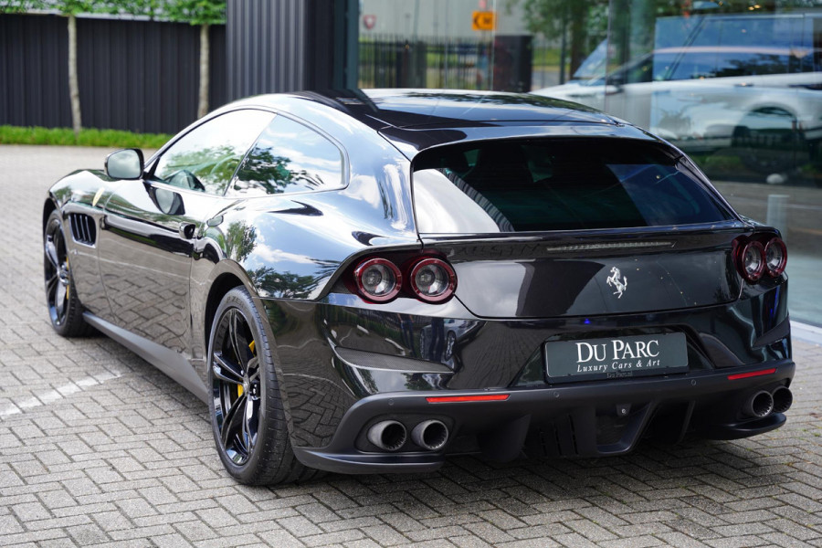 Ferrari GTC4 Lusso T 3.9 V8 / Atelier Car / Passenger Display