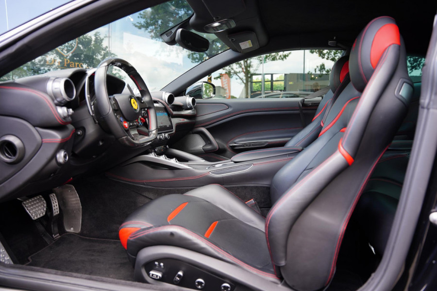 Ferrari GTC4 Lusso T 3.9 V8 / Atelier Car / Passenger Display