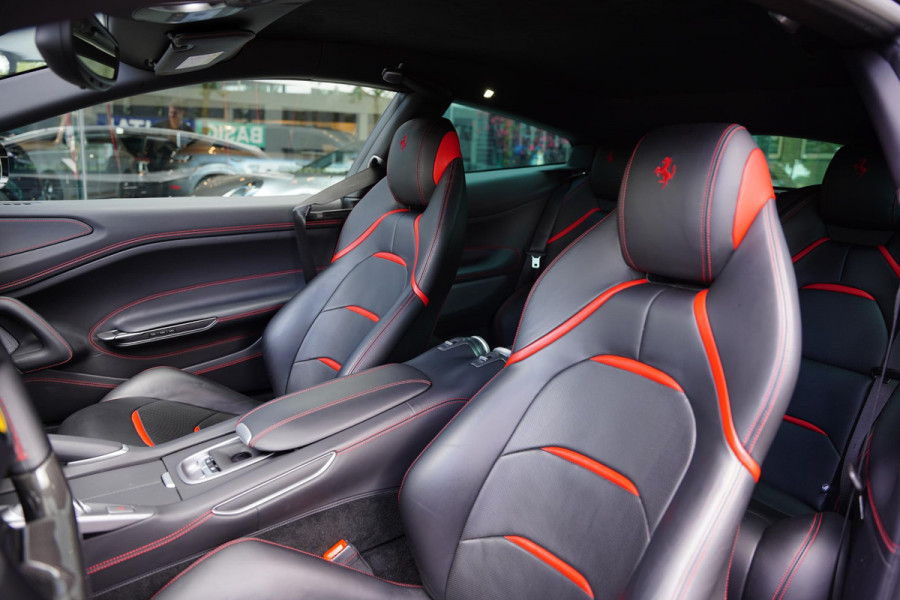 Ferrari GTC4 Lusso T 3.9 V8 / Atelier Car / Passenger Display
