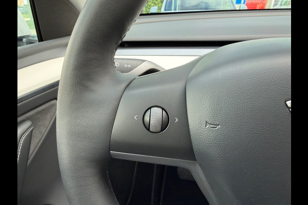Tesla Model Y RWD 58 kWh - Navi - Leder - Panoramadak - Org.NL